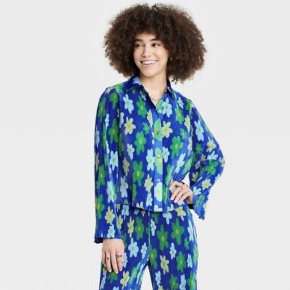Sammy B Target Black History Month satin flowers print top. Sz. M